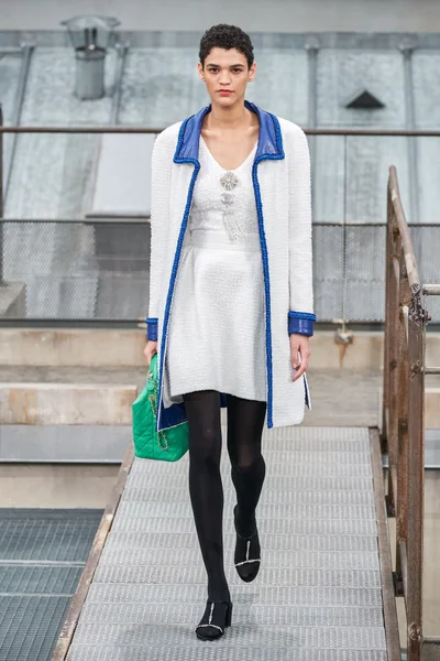 Look 24